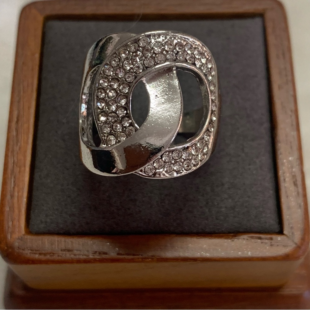 Fashion statement sparkly ring silver plated